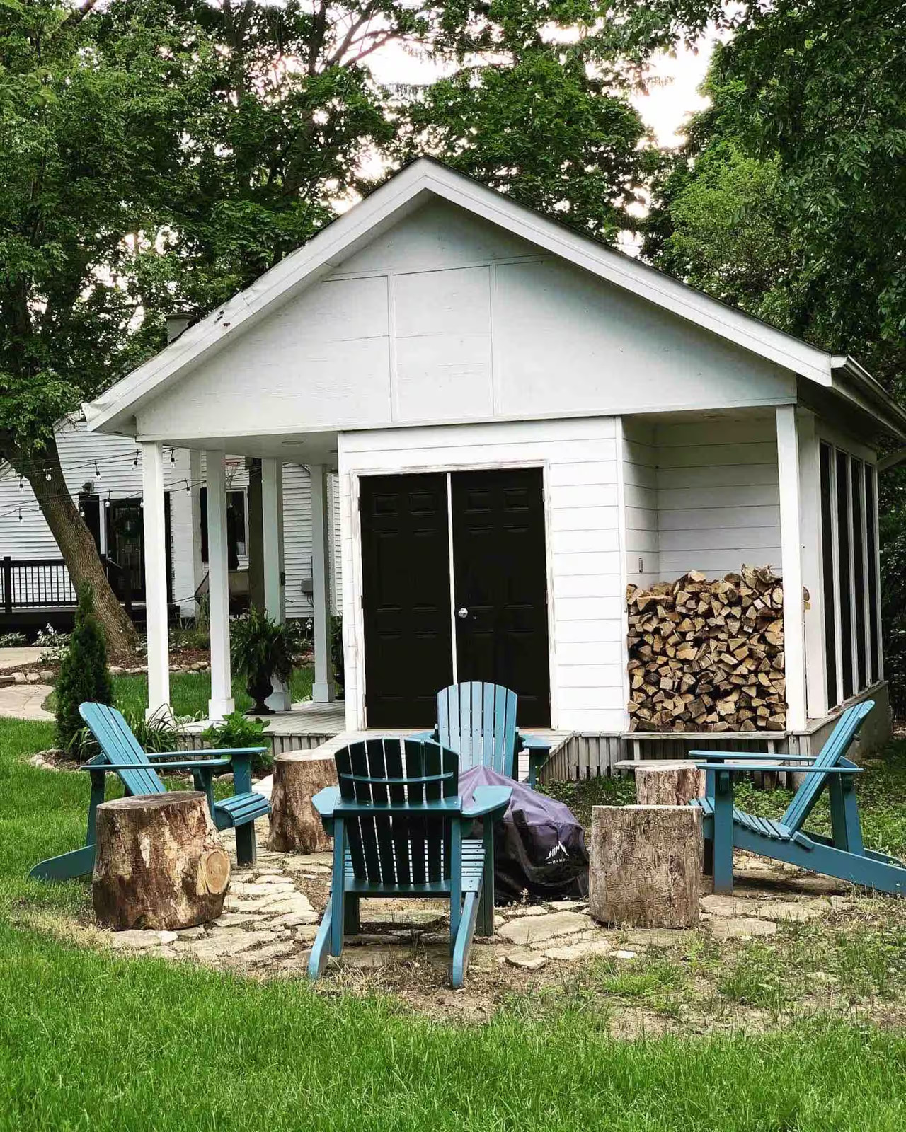 Backyard fire pit seating at Walnut Cottage