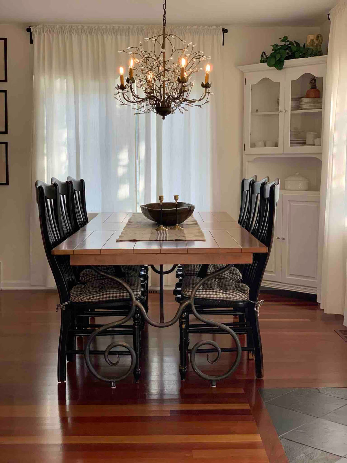 Dining room at Walnut Cottage
