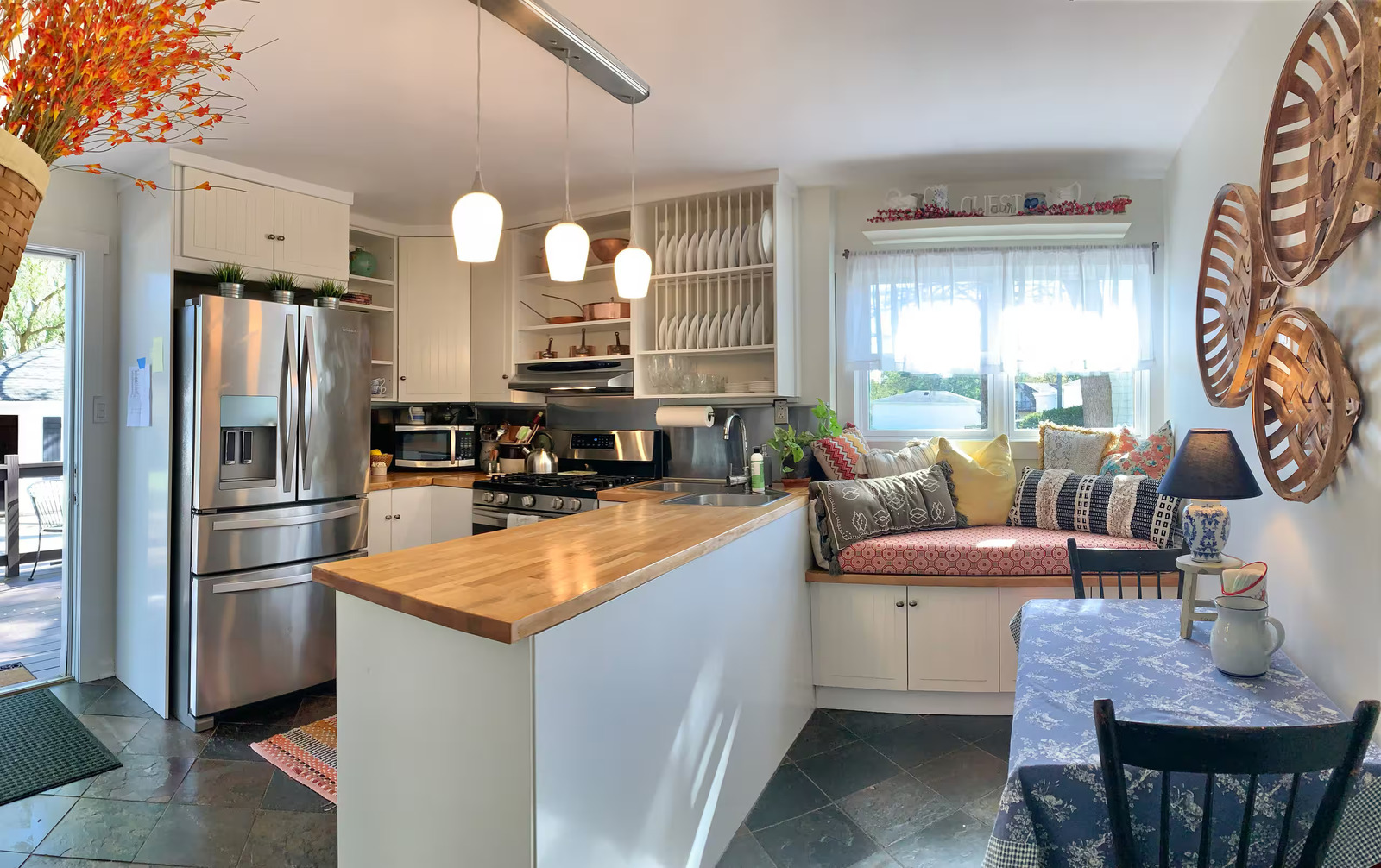Full kitchen at Walnut Cottage
